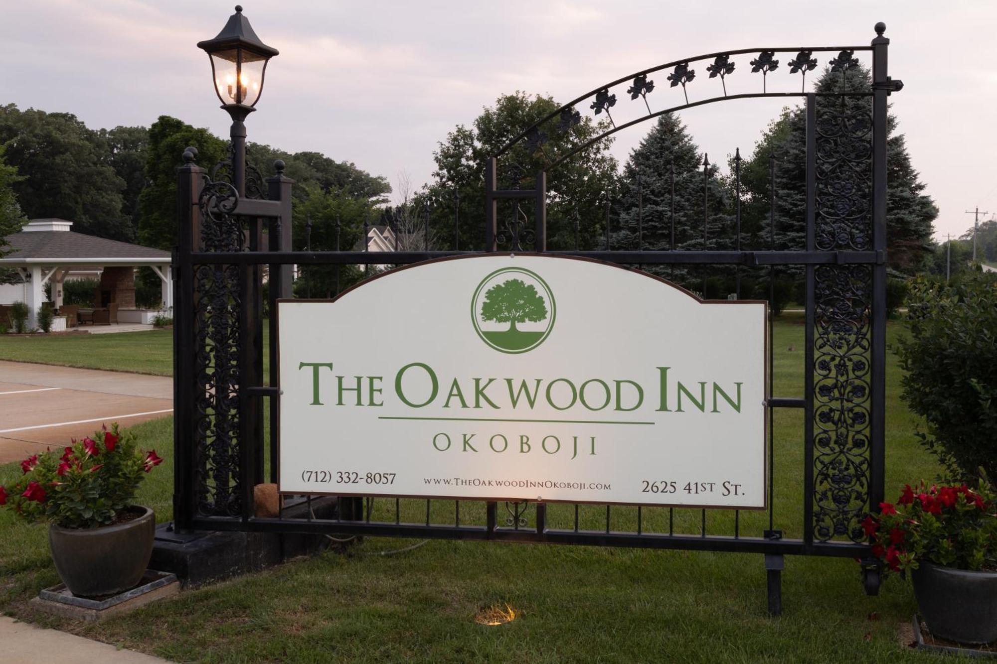 The Oakwood Inn オカボジ エクステリア 写真