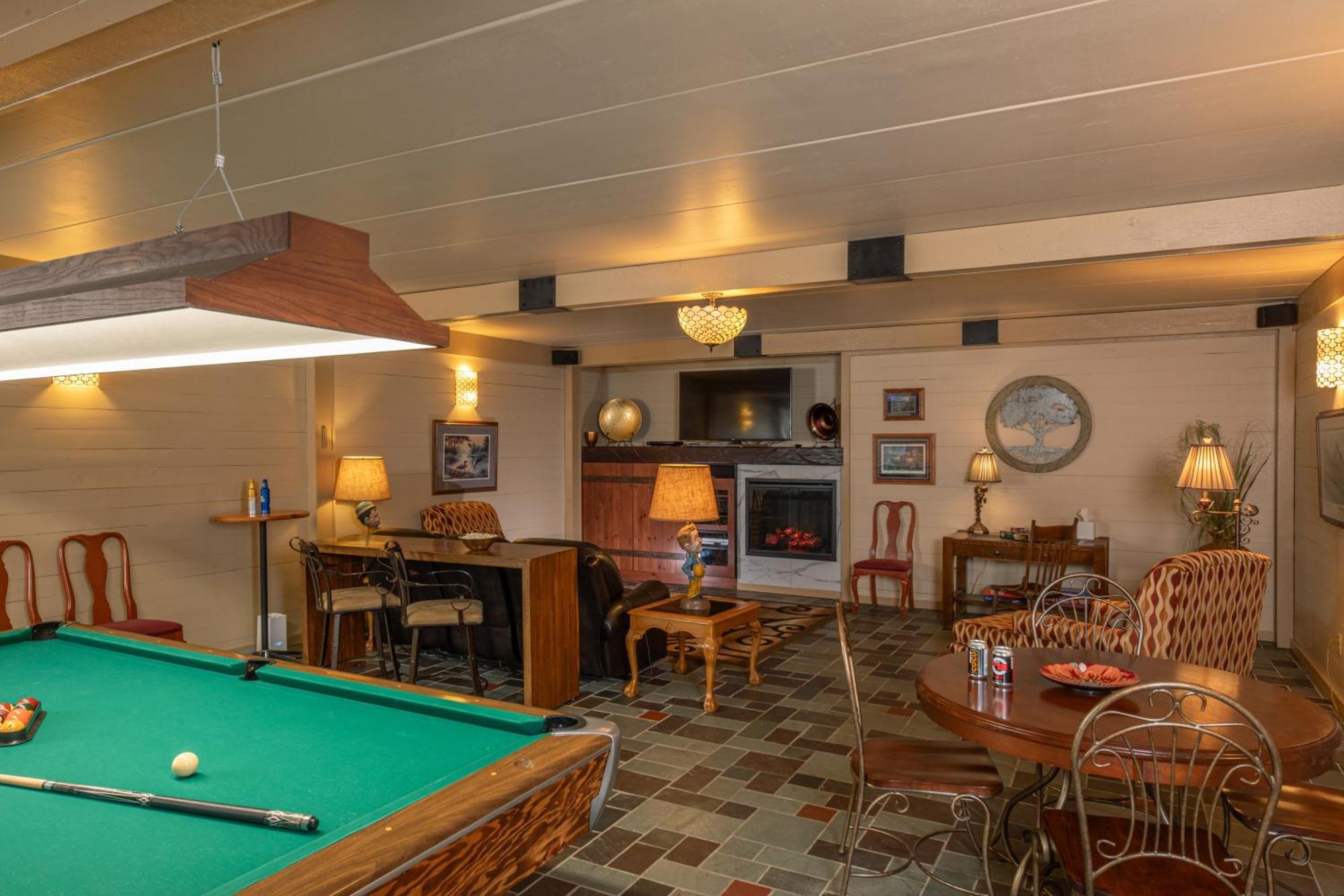 The Oakwood Inn オカボジ エクステリア 写真