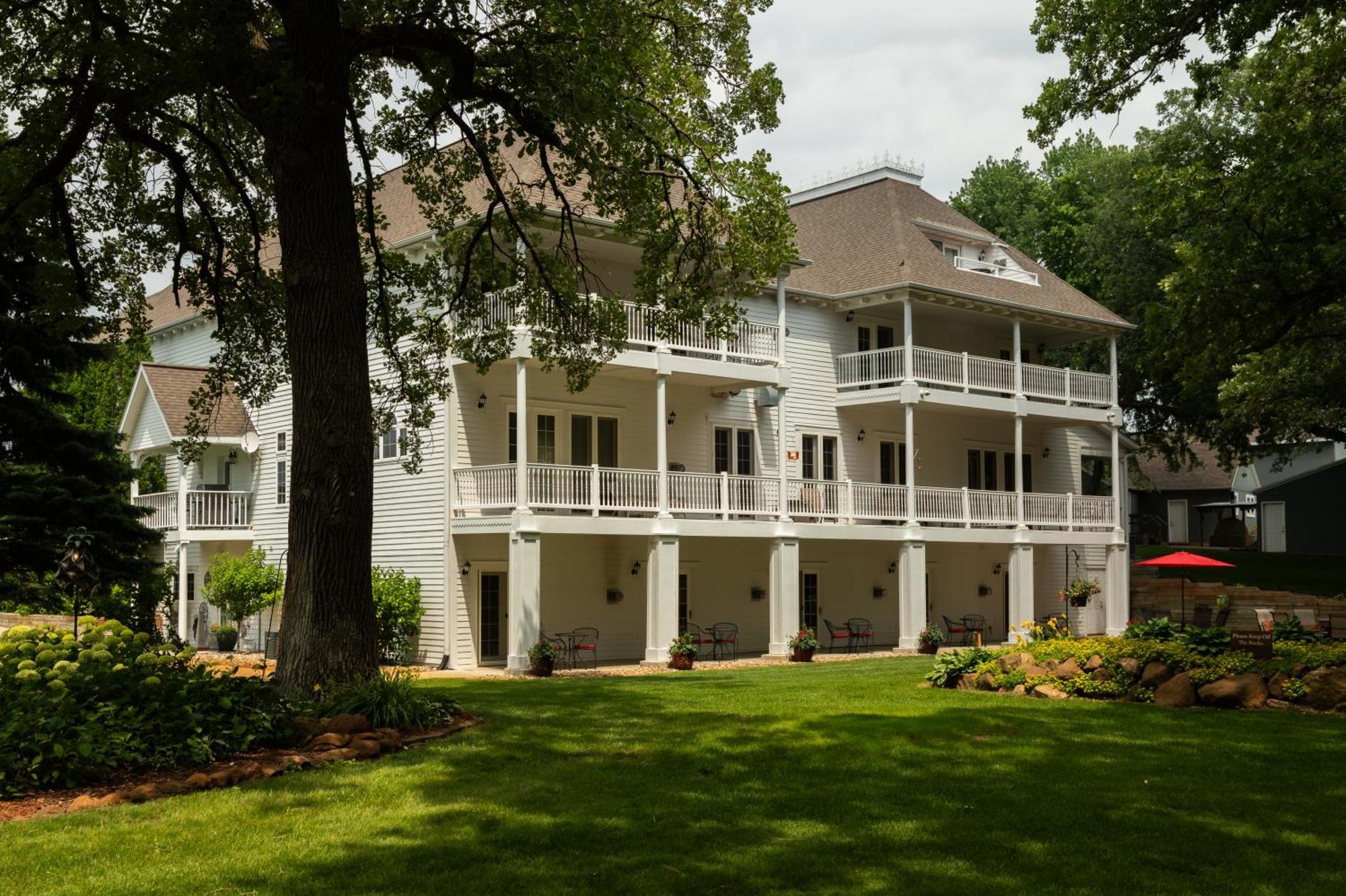The Oakwood Inn オカボジ エクステリア 写真